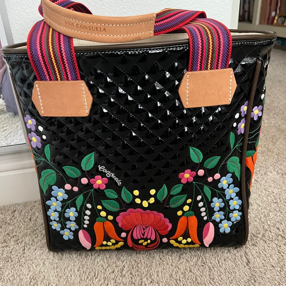 La Reina Classic Tote.